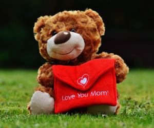 Darmowe kartki na Dzień Matki 26.05.2022! Pobierz i wyślij życzenia swojej ukochanej mamusi!