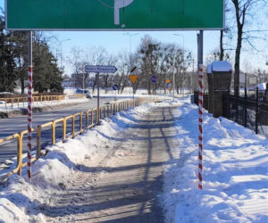 Słupki drogowe oznakowane