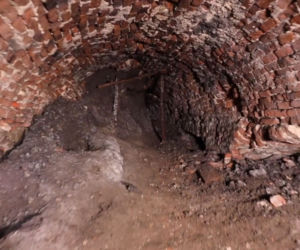 Tajemniczy tunel na Ursynowie. Badają tajemnice „grobów masońskich”