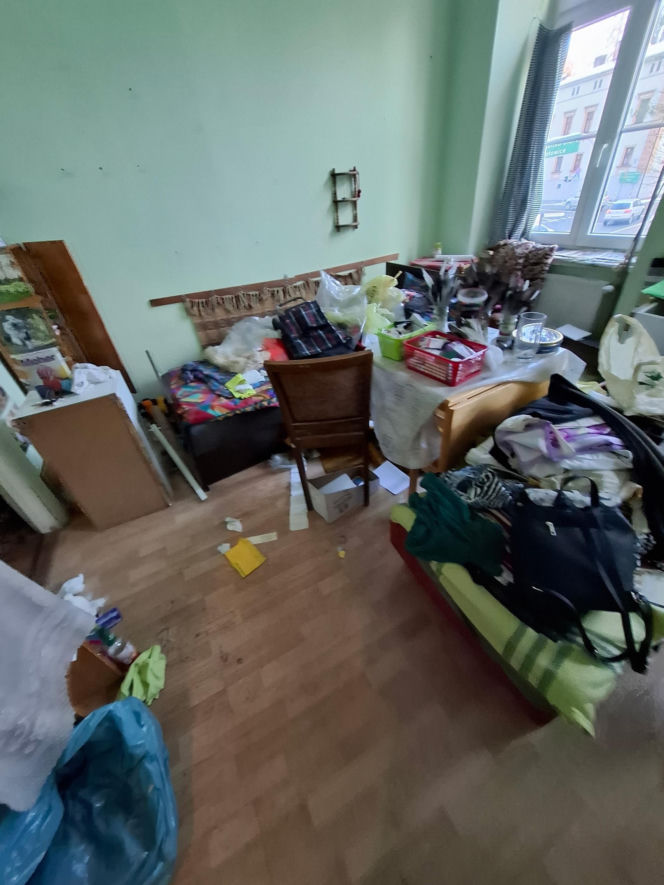 Zabili 83-letnią seniorkę za 180 zł.  Jej pokiereszowane ciało ukryli w wersalce