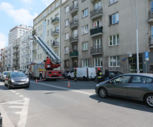  Poszukiwana kobieta zabarykadowała się w mieszkaniu