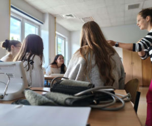 Młodzi naukowcy w akcji! Uczniowie eksperymentowali w laboratoriach Collegium Medicum