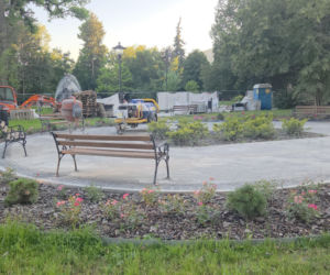 Plac Wolności w Bydgoszczy już bez pomnika, ale z nową rzeźbą. Sprawdzamy, kiedy koniec prac