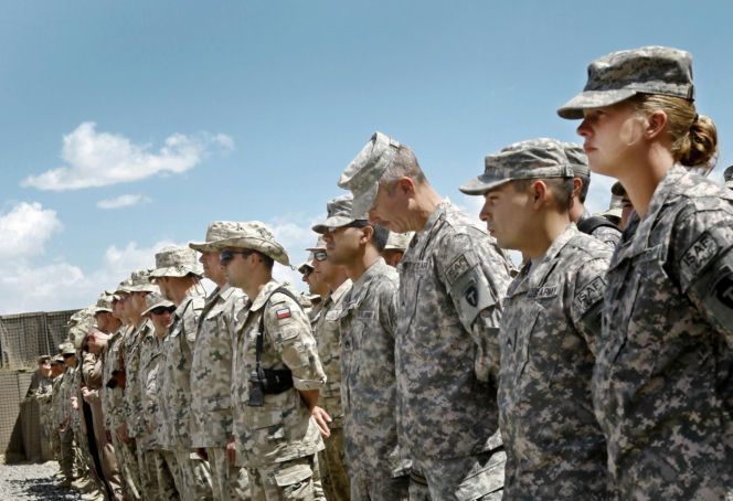 Generał Bieniek krytykuje Trumpa za słowa o polskich żołnierzach