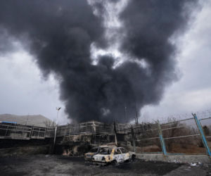 PILNE. Toksyczne gazy i kwaśny deszcz nad Iranem. Władze kazały ludziom zostać w domach