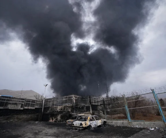 Toksyczne gazy i kwaśny deszcz nad Iranem. Komunikat dla mieszkańców