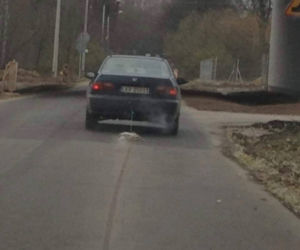 Przywiązał psa do samochodu i ciągnął przez 2 km