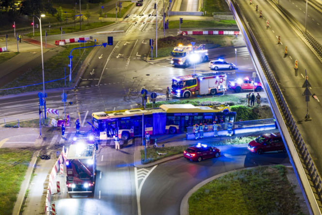 Autobus miejski wjechał w przejście podziemne przy Dworcu Zachodnim