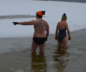 Morsowanie nasz nowy zimowy sport narodowy. Dziś na PIACHACH ponad setka morsów