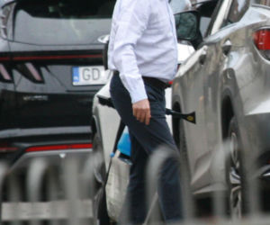 Premier Donald Tusk ruszył na pomoc żonie