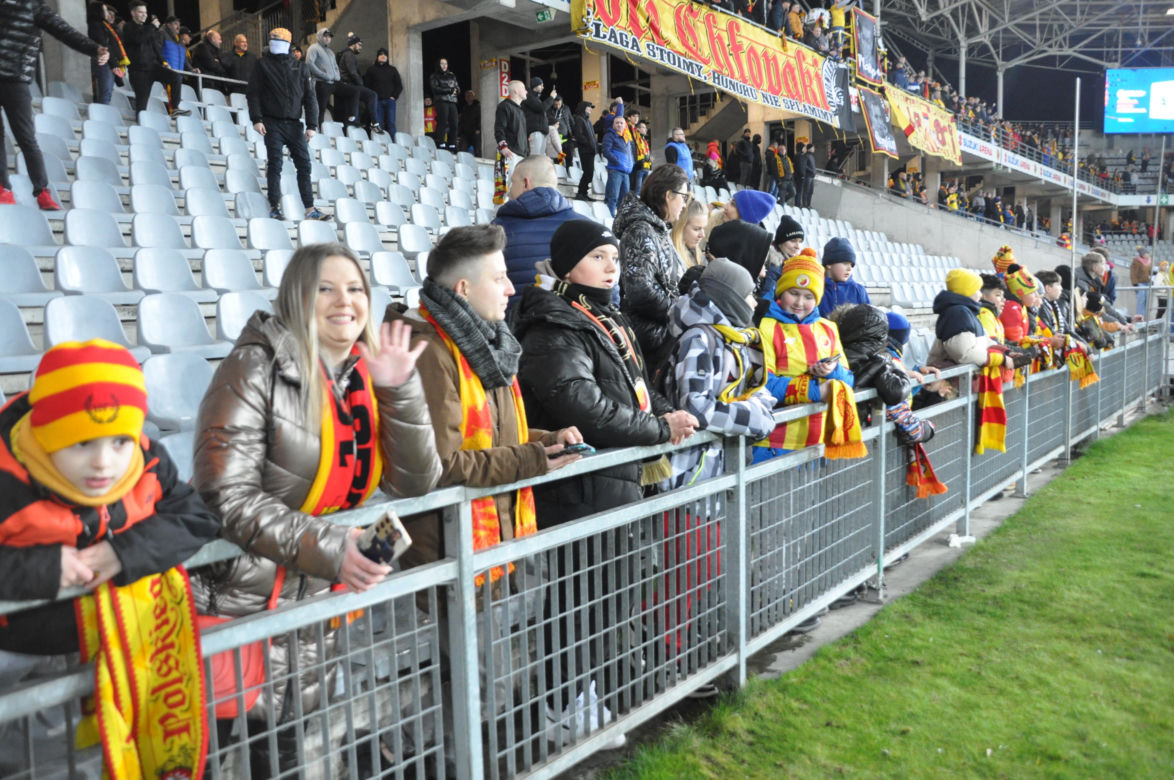 Korona Kielce - ŁKS Łódź. Zdjęcia kibiców na Suzuki Arenie