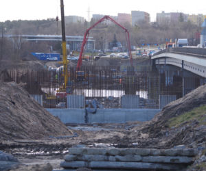 Trwa budowa mostów nad Brdą w Bydgoszczy. Sprawdzamy, jak przebiegają prace