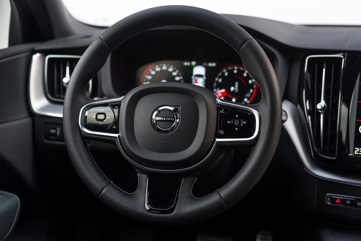 Volvo XC60 B4 Mild Hybrid FWD AT8 Momentum