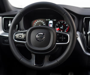 Volvo XC60 B4 Mild Hybrid FWD AT8 Momentum