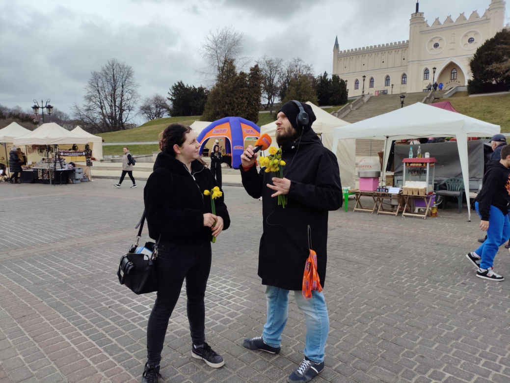 ESKA Lublin rozdawała żonkile na wiosnę