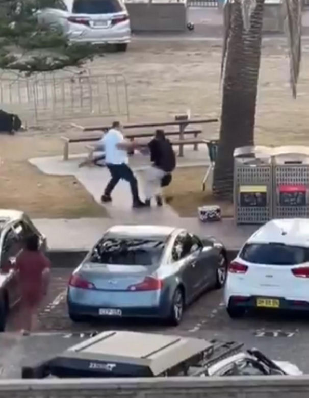 Masowa strzelanina na plaży. Bohater gołymi rękami obezwładnił sprawcę masakry