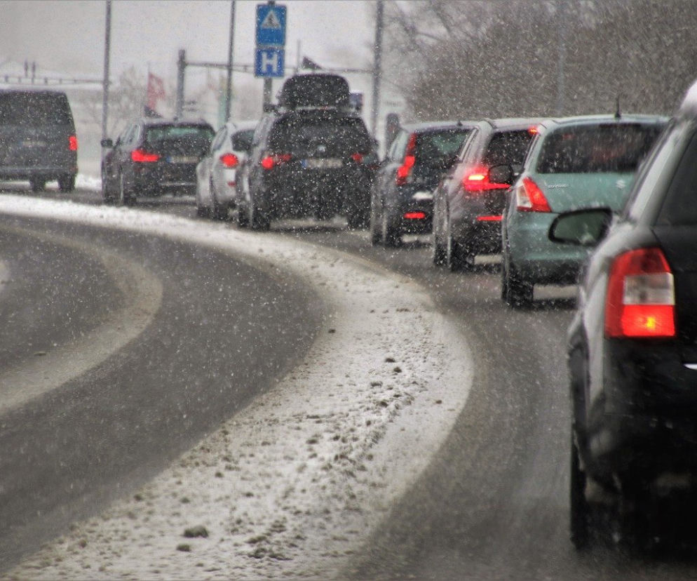  Wypadek teraz: autostrada A4.  Tir uderzył w bariery.  Utrudnienia na drodze