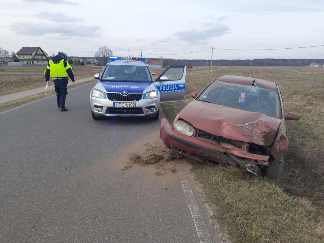 Wariacki rajd pijanego kierowcy skończył się w rowie. Dantejskie sceny koło Rypina