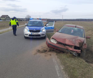 Wariacki rajd pijanego kierowcy skończył się w rowie. Dantejskie sceny koło Rypina