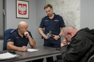 Policjantki i Policjanci, odcinek 1392: Góral i Tamara próbują spędzić romantyczny wieczór. Ich plany burzy niespodziewane pojawienie się Jagny