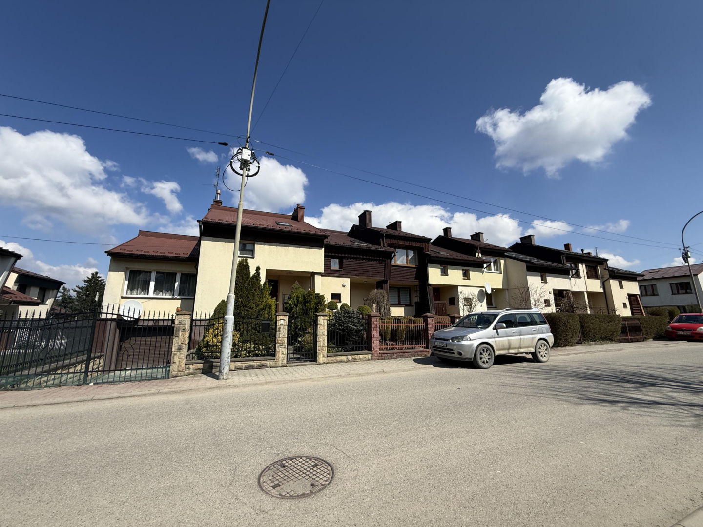 "Działy". Domy z lat 80. Limanowa