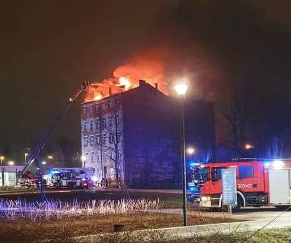 płonie kamienica