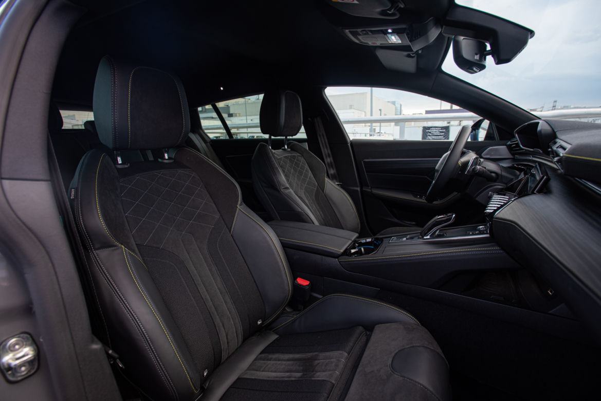 Peugeot 508 SW PSE ma wygodne fotele