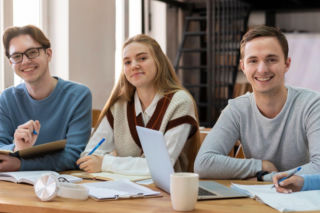 Studenci z Warmii i Mazur mogą otrzymać kilkanaście tysięcy złotych. Co trzeba zrobić?