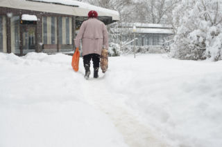 Ślisko, biało i bardzo niebezpiecznie. Te zasady zmniejszają ryzyko groźnego upadku