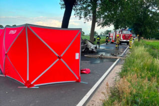 Tragedia na drodze pod Toruniem! W spalonym samochodzie policjanci znaleźli ciało