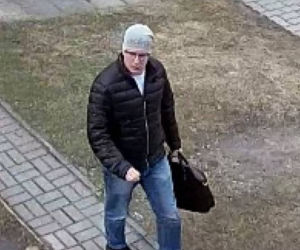 Wszedł na probostwo, zgarnął pieniądze i uciekł. Policja szuka złodzieja [ZDJĘCIA]