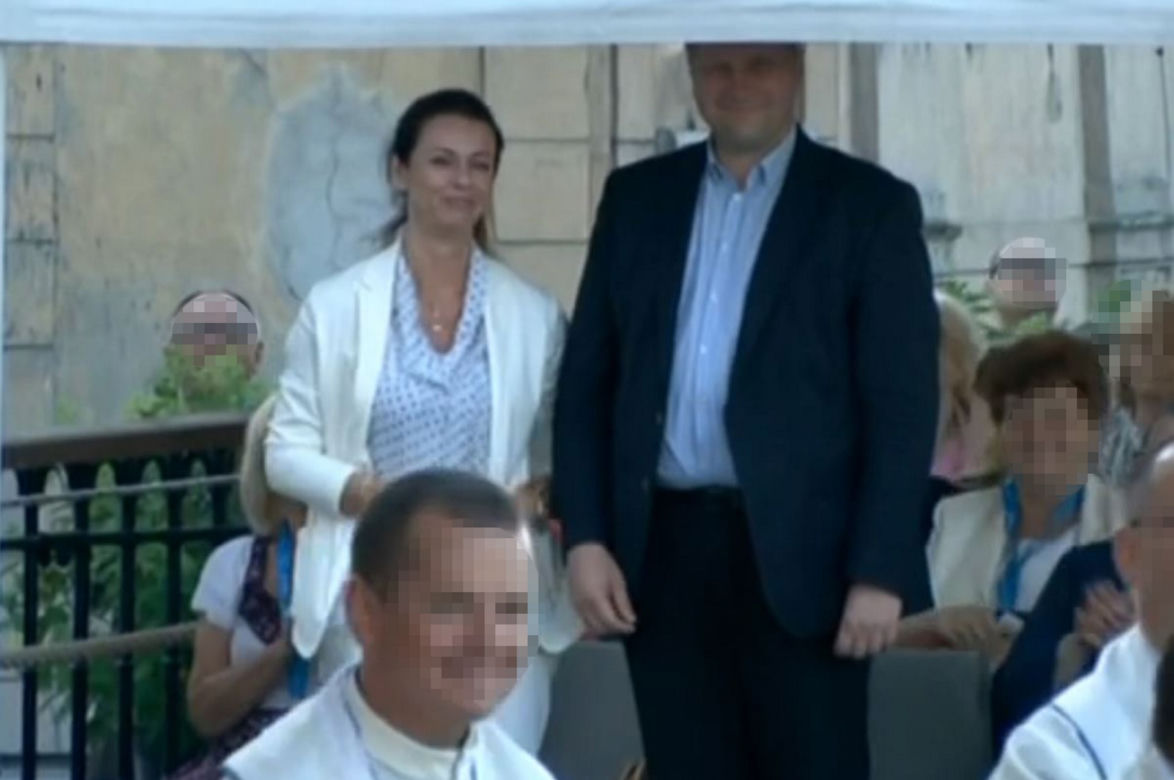 Czarnek z piękną żoną Katarzyną wybrali się na pielgrzymkę. Powitał ich Rydzyk