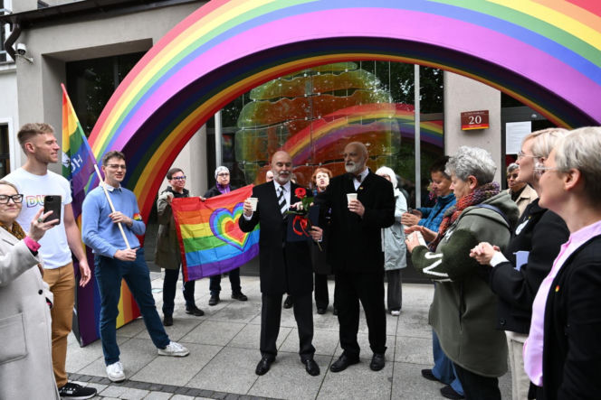 W poniedziałek, 18 maja, w Urzędzie Stanu Cywilnego po raz pierwszy dokonano transkrypcji zagranicznego aktu małżeństwa pary jednopłciowej bez konieczności prowadzenia sprawy sądowej