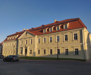 To miasto ma jeden z najstarszych rynków na Śląsku. Zachwyca zabytkowymi kamienicami i ratuszem