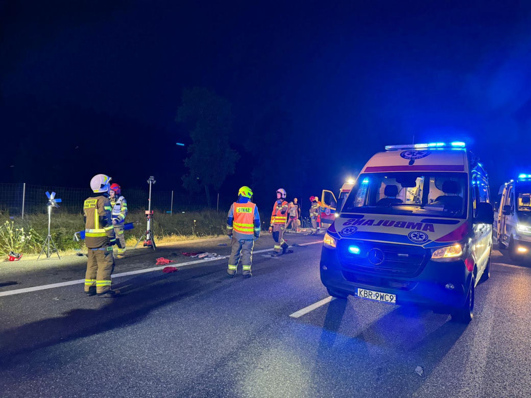 Groźny wypadek na A4 koło Tarnowa w piątek nad ranem 12.07.2024r.