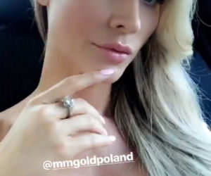 Joanna Krupa w głęboko wyciętej sukni