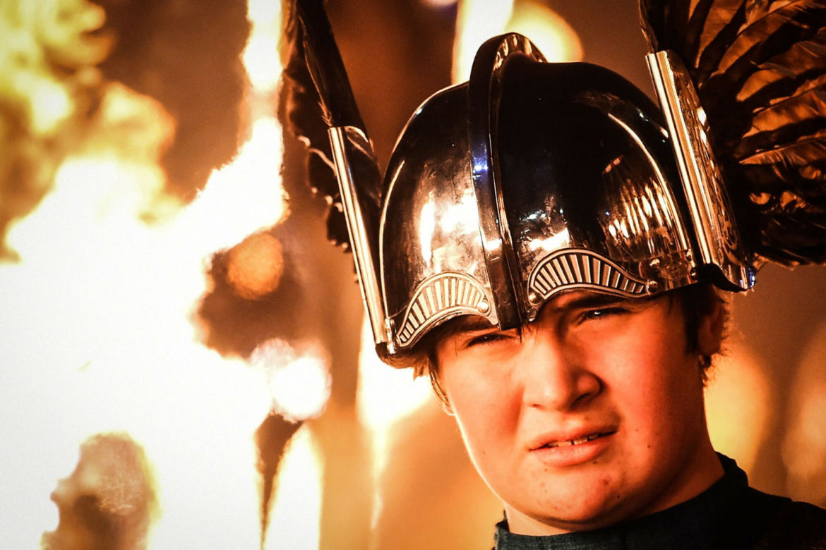 Topory, drakkar i ogień. Wikingowie podbili Szetlandy 
