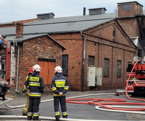 Gigantyczny pożar na Dworcowej. Na miejscu pracuje 15 zastępów