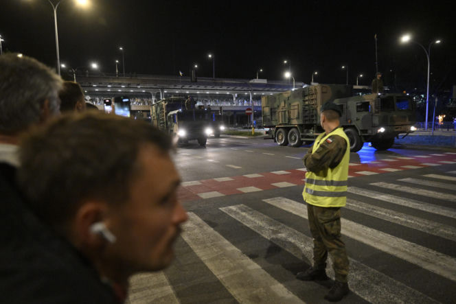 Nocna próba defilady wojskowej w Warszawie
