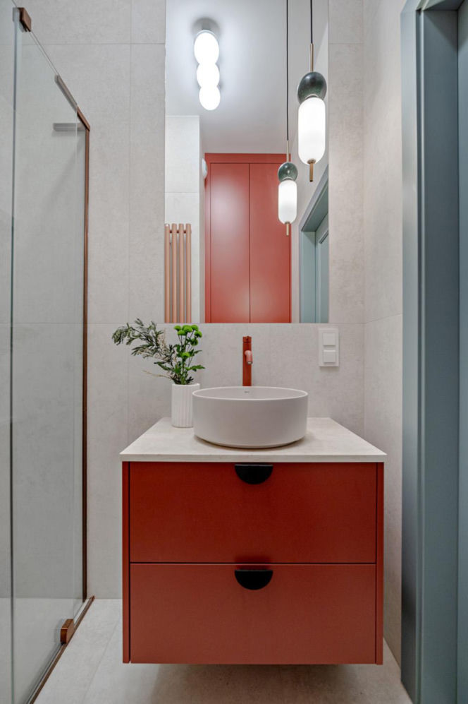 Mieszkanie w kolorach szałwiowej zieleni i ciepłej terakoty