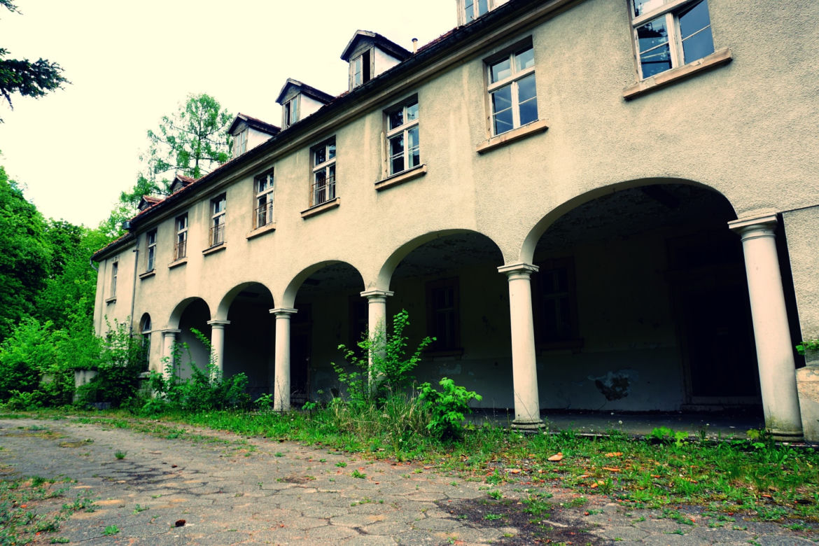 Opuszczony szpital rehabilitacyjny dla dzieci w Wielkopolsce [GALERIA]