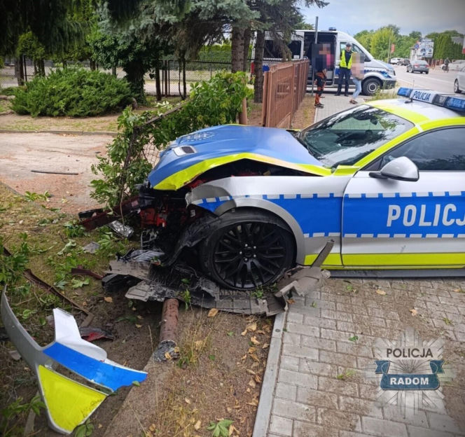 Koniec amerykańskiego snu. Mustang odebrany pijanemu kierowcy został rozbity w wypadku