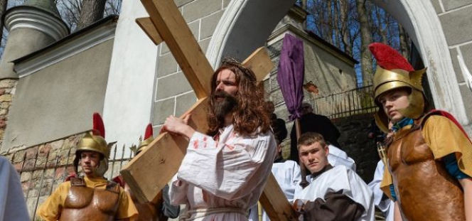 Wielki Piątek 2018 - do której praca i szkoła? 