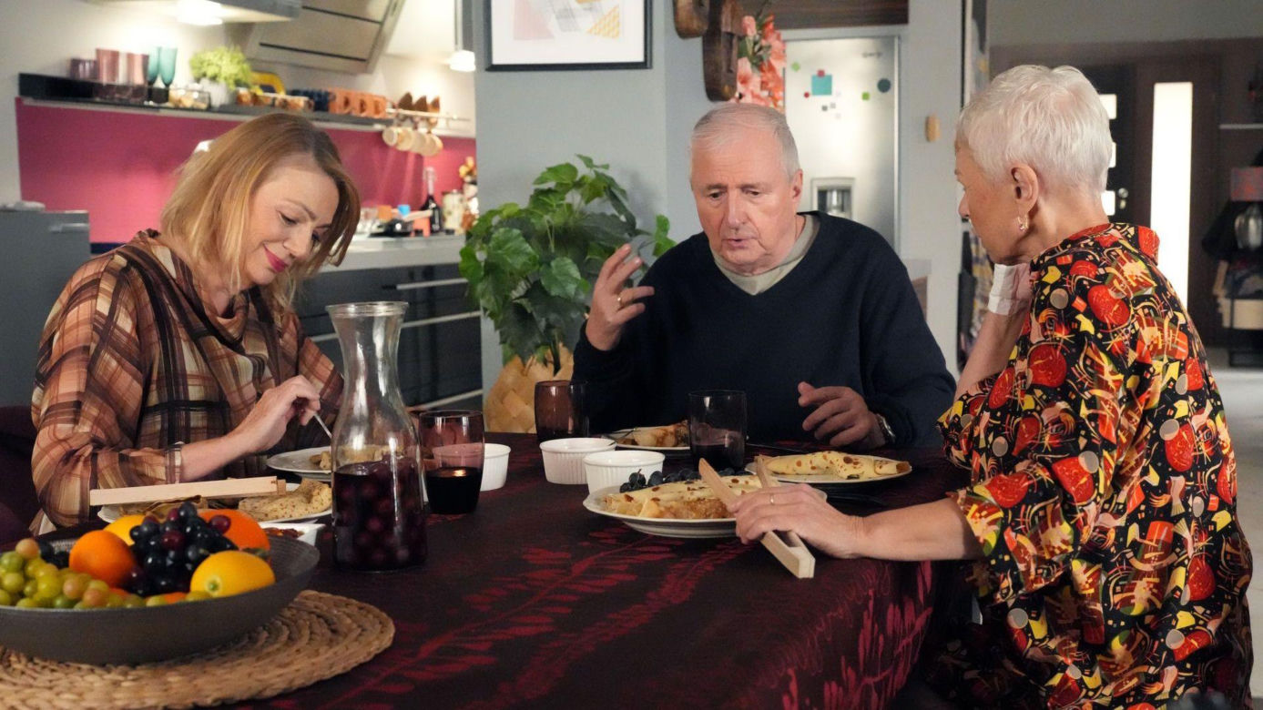 Barwy szczęścia odc. 3368. Krystyna Złota (Hanna Bieluszko), Krzysztof Jaworski (Jacek Kałucki), Wanda (Maja Barełkowska)