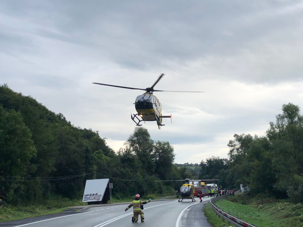 Wypadek w Witowicach Górnych. Nie żyją dwie osoby, ranne są dzieci