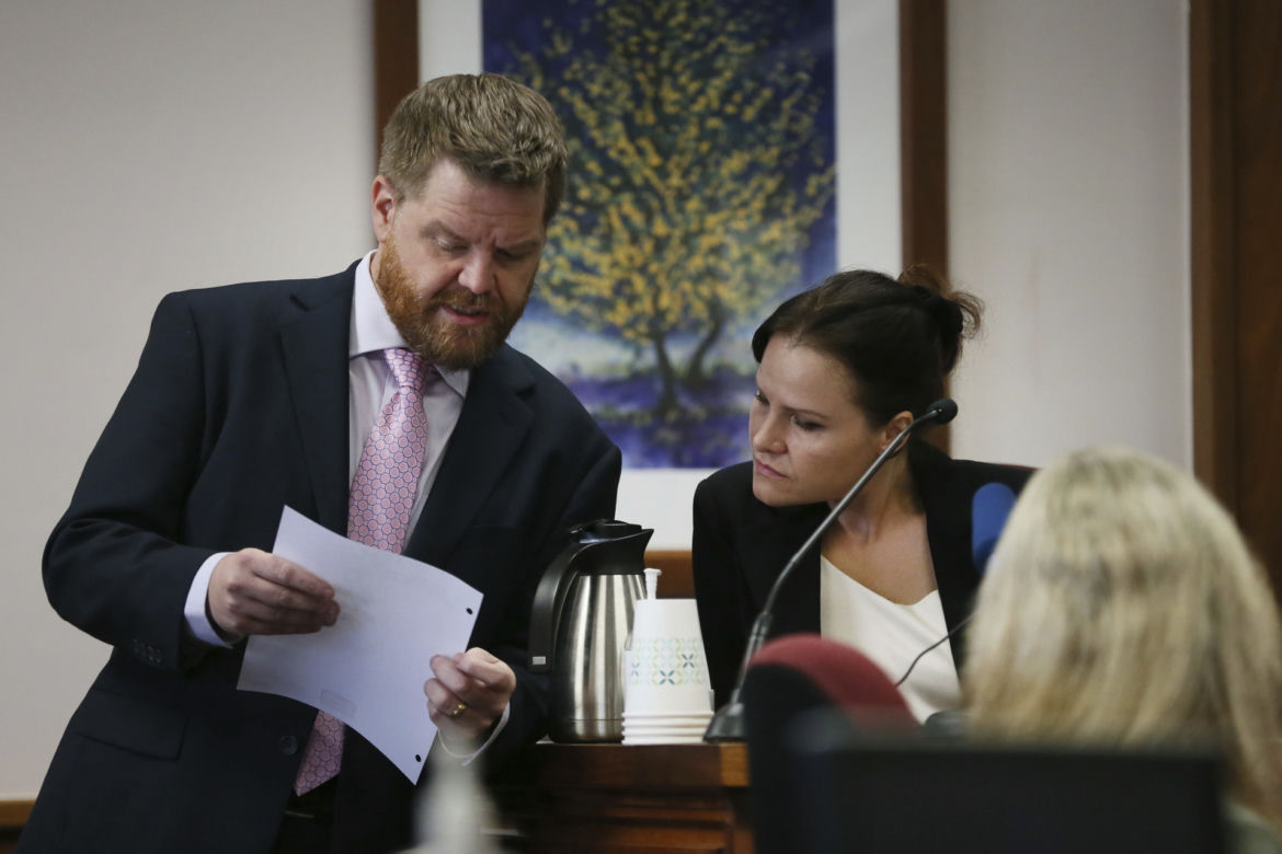 Sandy Hook. Rozpowszechniał teorie spiskowe o zabójstwach dzieci, zapłaci cztery miliony dolarów 