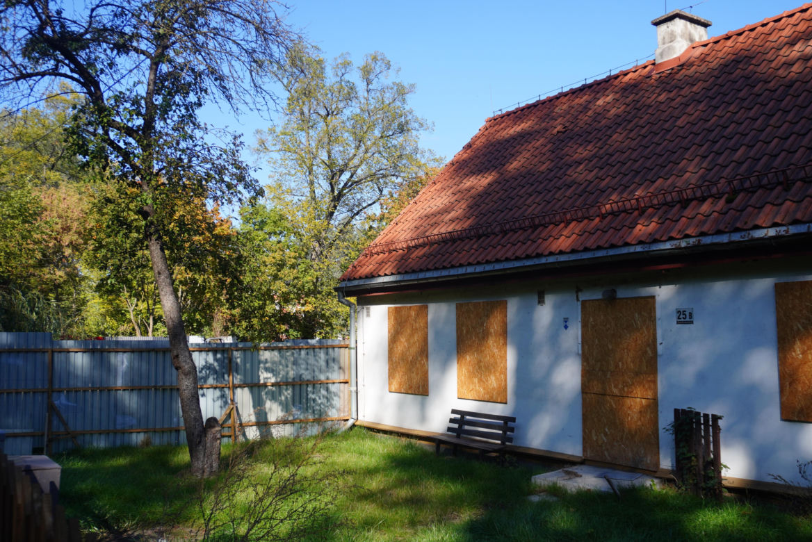 Zabytkowe domki na białostockich Dojlidach zburzone