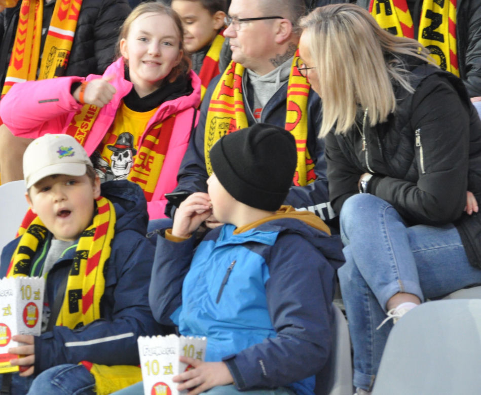 Korona Kielce - Legia Warszawa. Zdjęcia kibiców na Suzuki Arenie
