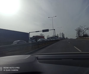 DTŚ od Zabrza do Rudy Śląskiej ZAMKNIĘTA. Uszkodzona naczepa TIR-a stanowi zagrożenie [ZDJĘCIA]