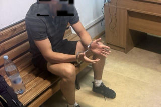 Policjanci zatrzymali 19-letniego mieszkańca miasta, przy którym znaleziono pojemnik z drażniącą substancją